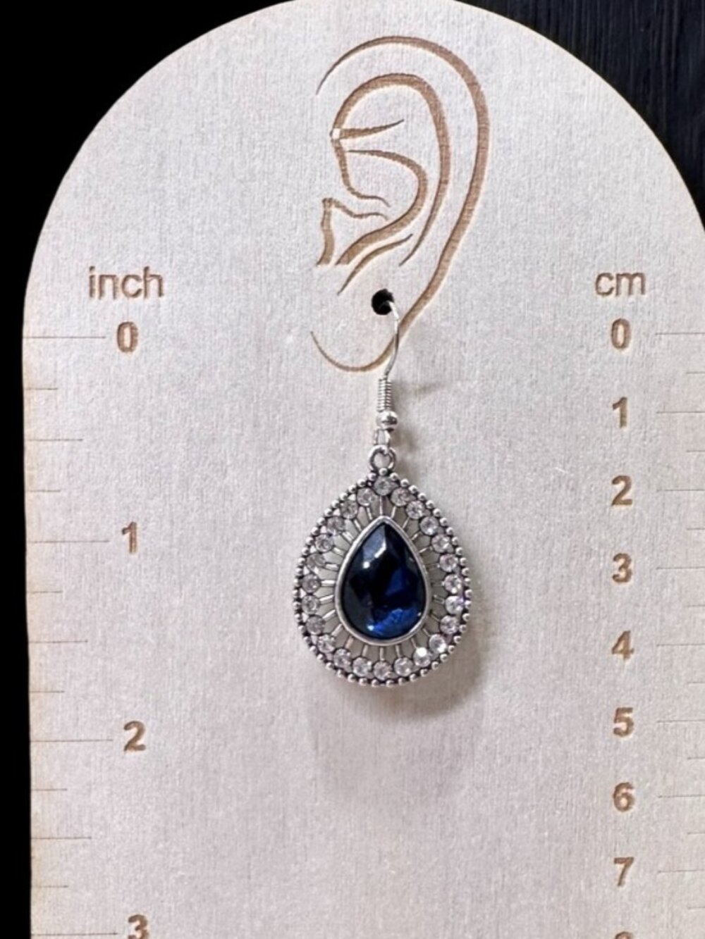 Teardrop Crystal Dangle Earrings With Blue Rhinestone Center Silver Tone NWOT - Picture 6 of 7